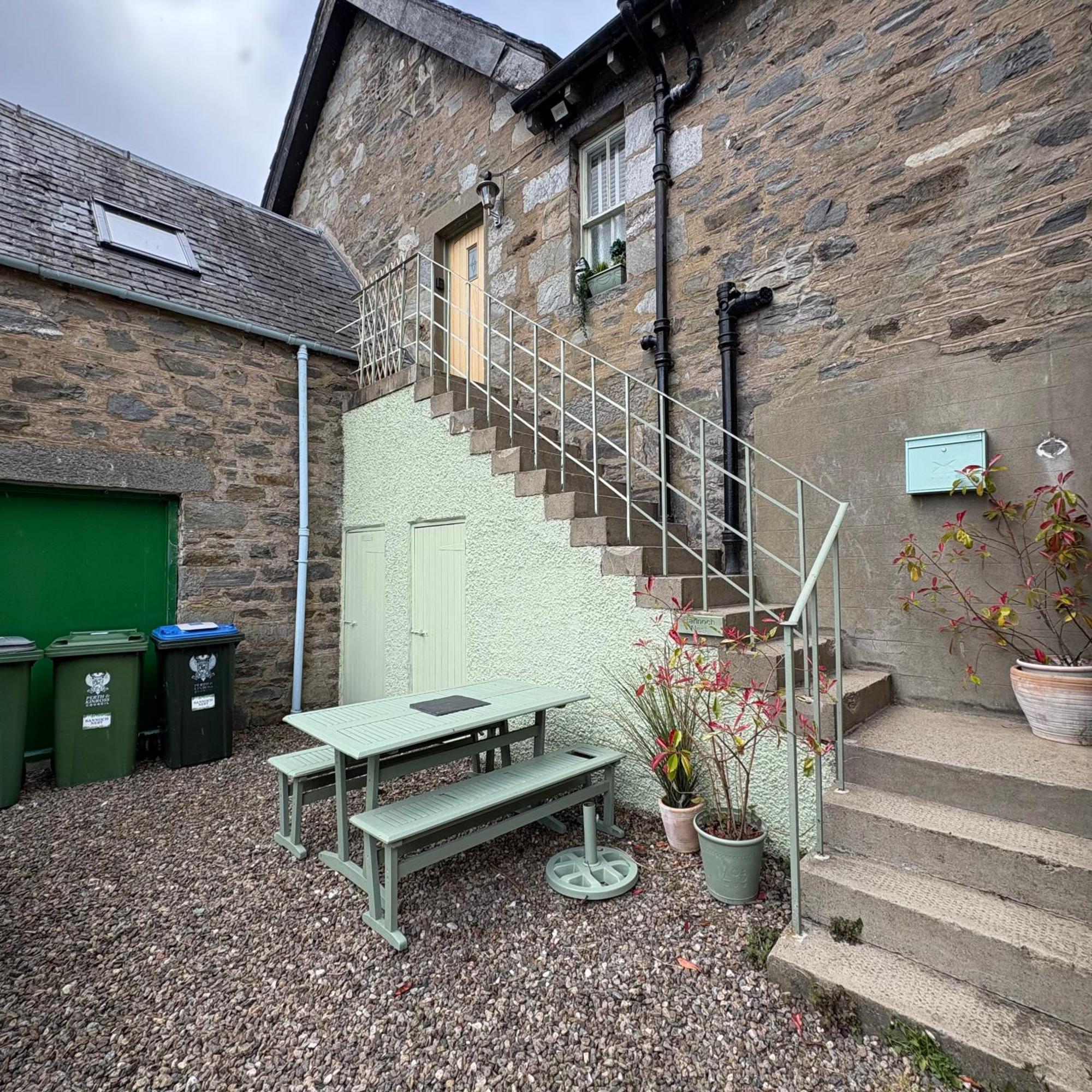 The Rannoch Nest, Kinloch Rannoch Appartement Buitenkant foto